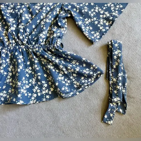 PaperMoon Women’s Blue Floral Blouse M Bell Sleeve Peplum Waist Top Polyester