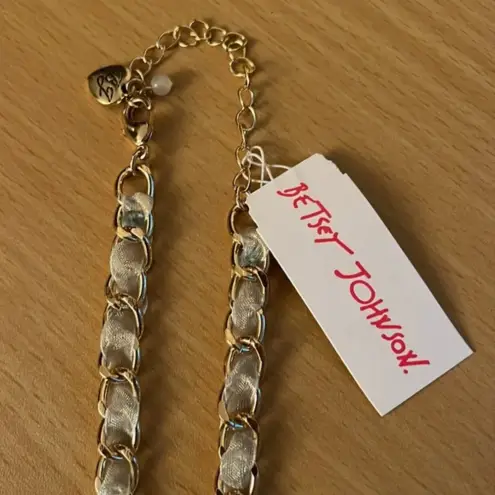 Betsey Johnson NWT Betsey Johsnon Sugar Skull Necklace