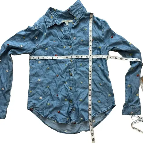 NEW Francesca's Mi Ami Chambray Embroidered Button Down Top Size XS