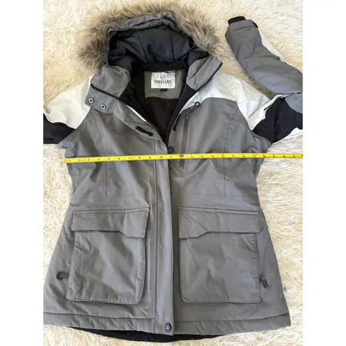 Magellan outdoors Women's Gray White Faux Fur Hooded Winter Parka Jacket medium