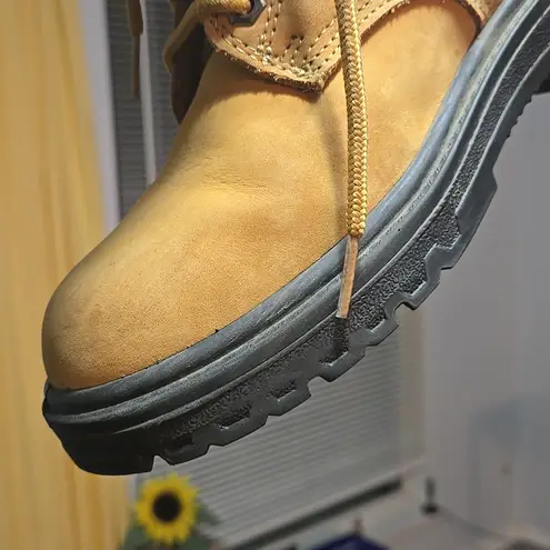 has a safety helmet Brand Acton. Tan Size 7