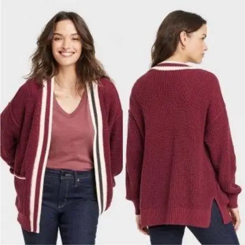 Universal Threads Universal thread chunky knit maroon varsity style cardigan sweater