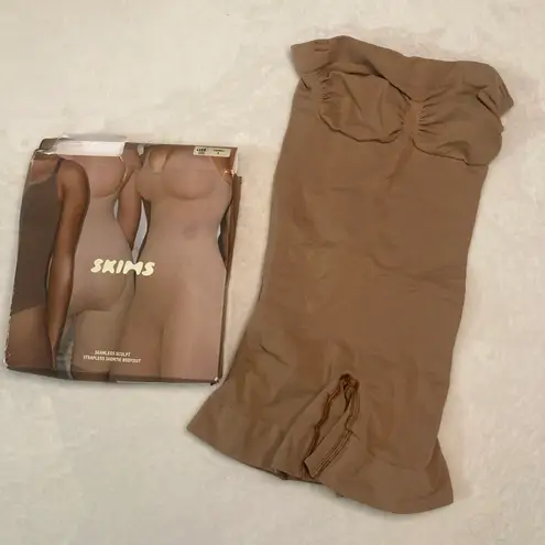 SKIMS BOXED Sculpting Strapless Shortie Bodysuit S