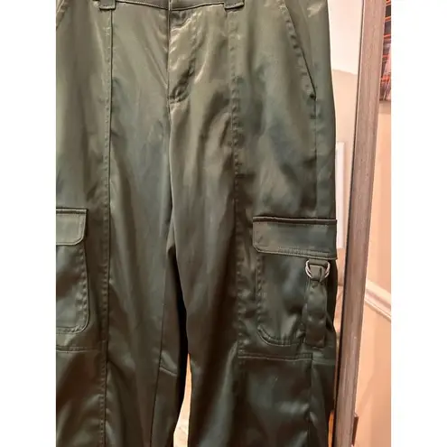 Women's Love On Fire Cargo Pants Size S Green