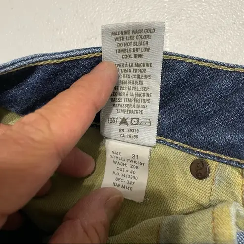 Lucky Brand  Lola
Boot -12/31
Medium Blue Wash
- Low Rise - light
Distressing