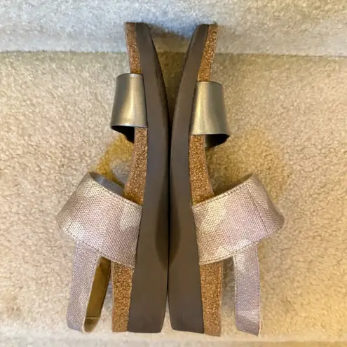 Munro Pisces Silver Camo Liquid Metal Patent Leather Sandal M485774 Size 7.5 N