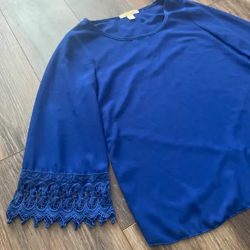 Miami Blue flowy top with wide sleeves by , size small