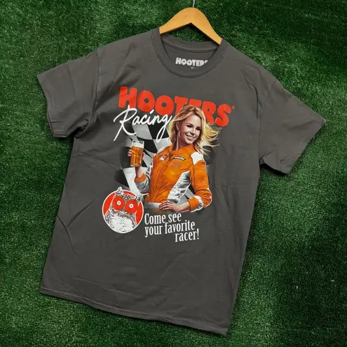 Hooters Racing Car Grey T-Shirt, size medium