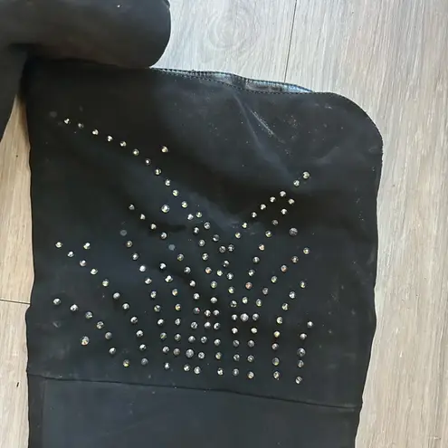 Elevate Your Look: Suede Heeled Knee