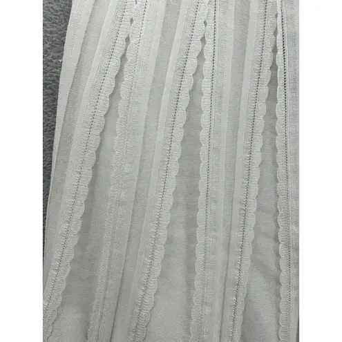 EXPRESS  Women's Pull On Skirt Solid White Size XL Lined Pleated Circle Scalloped