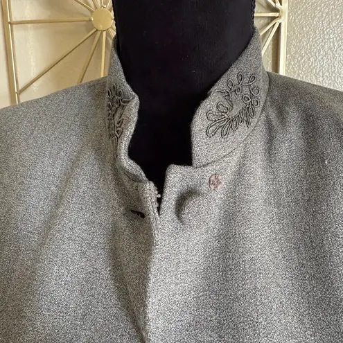 Valerie Stevens Gray Embroidered Blazer 100% pure wool size 12