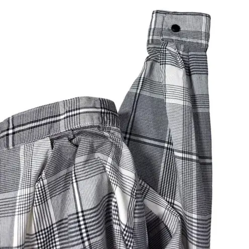 Esprit Vintage Collection Plaid Collared Crop Top in Black/Gray/White