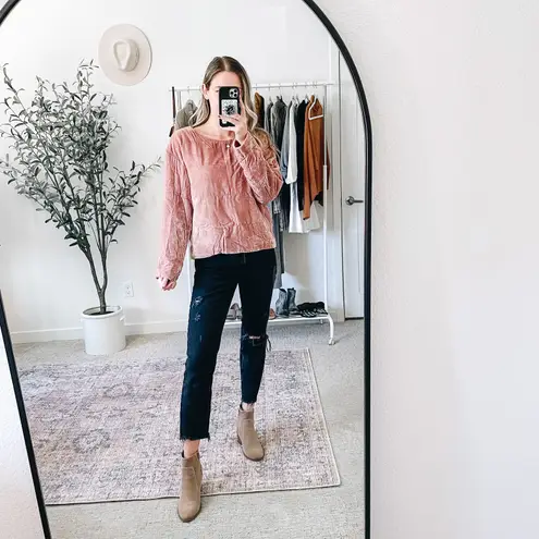 TELA Tortellino Dusty Rose Pink Quilted Velvet Long Sleeve Top