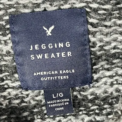 American Eagle  Outfitters Women Knit Jegging Sweater Gray Snowflakes Sz L EUC