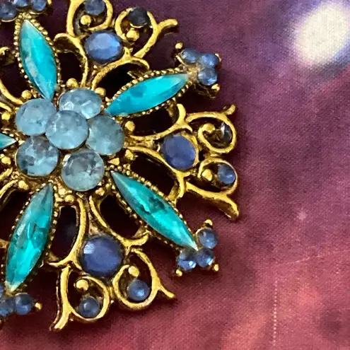 Vintage 2” Flower Brooch Gold Tone Stones Teal & Navy Blue Floral