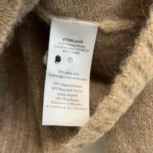 Everlane  The Crew Cardigan in Alpaca in Dark Heathered Camel, Size Medium