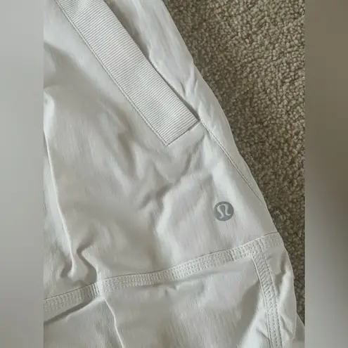 Lululemon  Studio II Pant Liner in Polar Cream Size 4 Bin 247