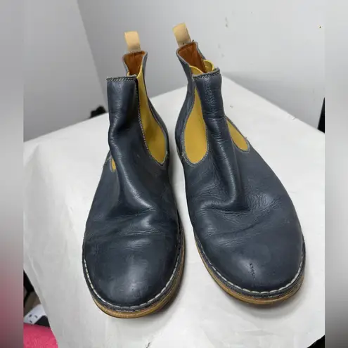 LIKE NEW PIKOLINOS Royal Pull on Chelsea Boots Sz 40 Gold