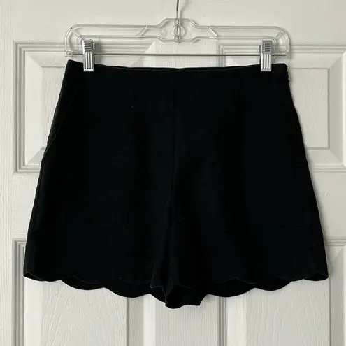 Yenissi Scallop Hem Shorts