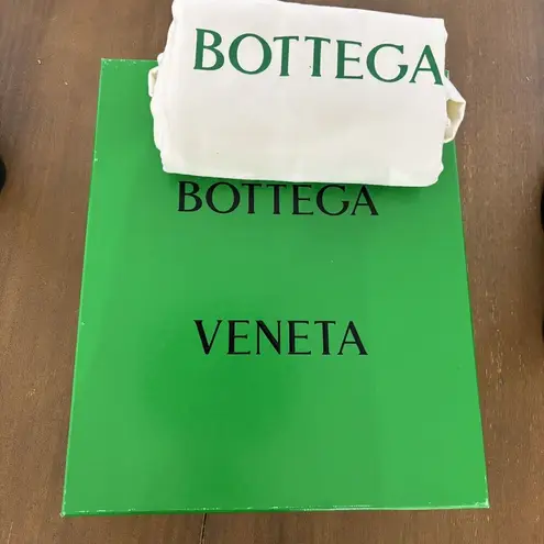 Bottega Veneta $1450 Size 9 Black Leather Chunky Lug Sole Pull On Boots 39