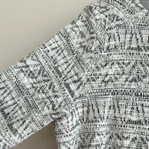 W5 Anthropologie Black and White Fringe Hem 3/4 Sleeve Zippered Aztec Blouse, M