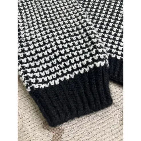 Cloud Ten  Black White Cropped Chunky Knit Sweater, Size large thumbnail 2