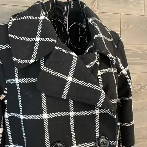Larry Levine EUC, , black and white plaid swing double breasted coat