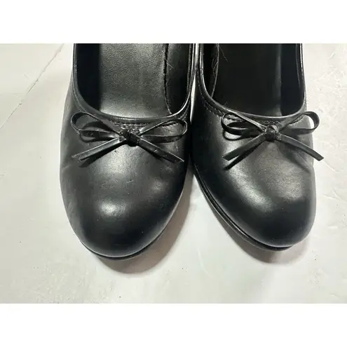 Predictions Classic black kitten heels by Size 8 1/2 W