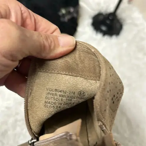 Very G Gwen Short Boot Beige Sz8.5