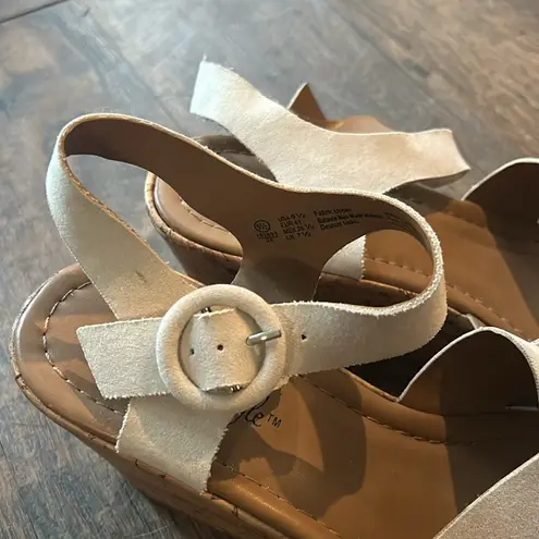 American Eagle  Women’s Sandals Sz 9 1/2 White Wedge Shoes Cork.