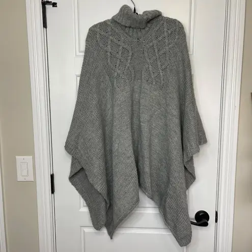 BCBGMAXAZRIA  Cable Knit‎ Turtleneck Poncho Sweater Cape Women's One Size Gray