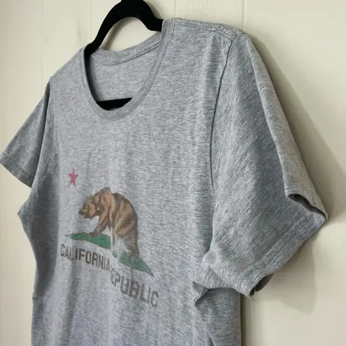 California Republic Bear Graphic T