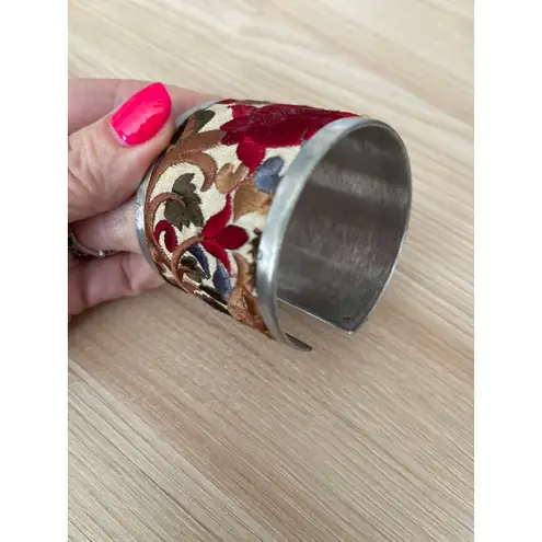 Light Pink Flower Embroidery Cuff Bracelet Red