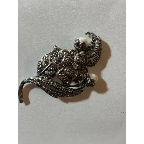KJL by Avon signed Vintage Silver Tone Floral Brooch With Rhinestones & Faux Pea White