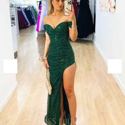 Jadore Carmen Sequin Elegant Emerald Green Off