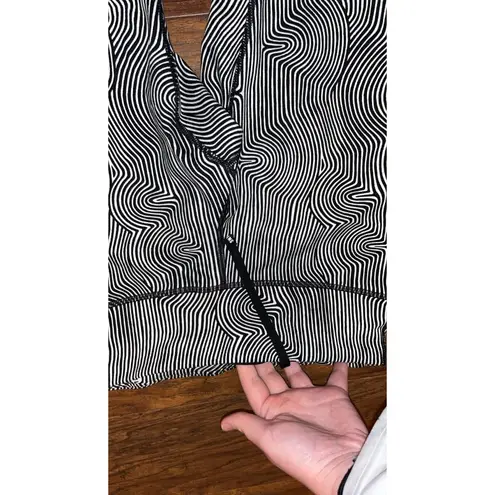 Nike Women’s  Zen Epic Run Cropped black and white leggings geometric workout