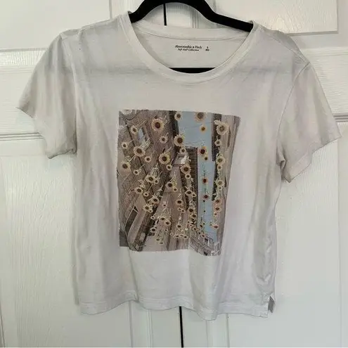 Abercrombie & Fitch  White Soft A&F Collection Sunflower T-Shirt Size S - Image 1