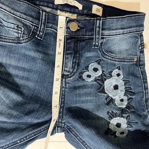 Sneak Peek SP Black Label Floral Embroidered Skinny Jeans Size 25 Blue