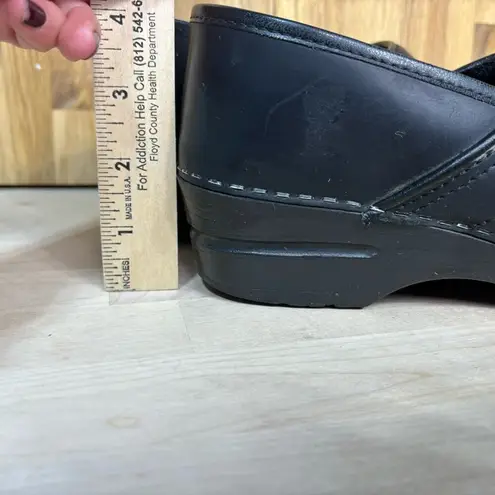 Dansko Black Matte Leather Professional Clog 40