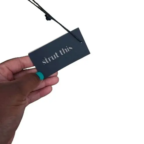 Strut this Jolie Sports Bra