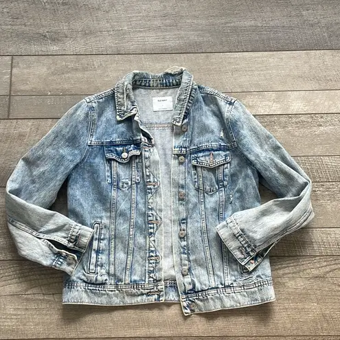 Old Navy Size Large Light-Wash Distressed Denim Jean Jacket.