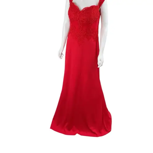 May Queen Couture Sleeveless Lace Detailing High Slit Prom Evening Dress 12 Red