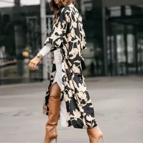 Maison Du Soir Anthropologie Selena Floral Kimono Robe Black Gold Women Size S/M Size M