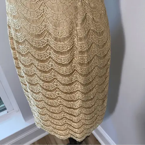 Carmen Marc Valvo Vintage Gold Lace Knee Length Sleeveless Sheath Dress