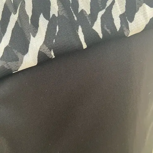 Know One Cares Pleated Zebra Striped Skirt, Elastic Waist, Size Medium Black