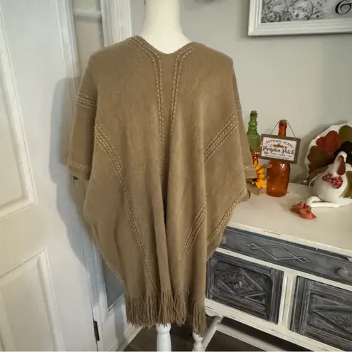 Charlie Paige Tan Sweater Poncho – One Size