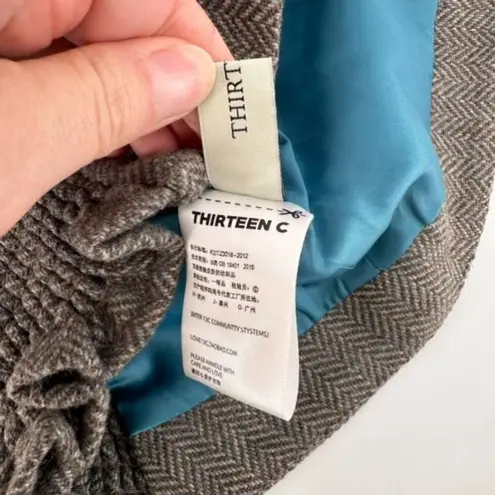 Thirteen C Womens Chevron Button