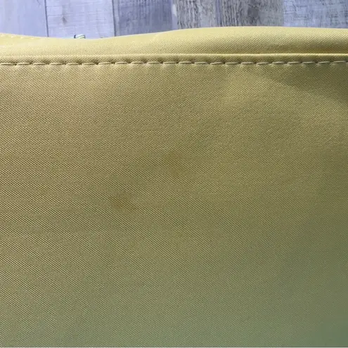 Multicolored Lunch Bag w/2 Outside Pockets 8” Drop Handles Flaw(spot on bottom) Blue