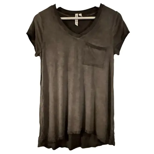 Cable & Gauge grey distressed vneck tshirt with pocket Small
