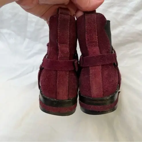 Freda Salvador Burgundy Suede Fringe Chelsea Western Buckle Ankle Boots size 7 Red